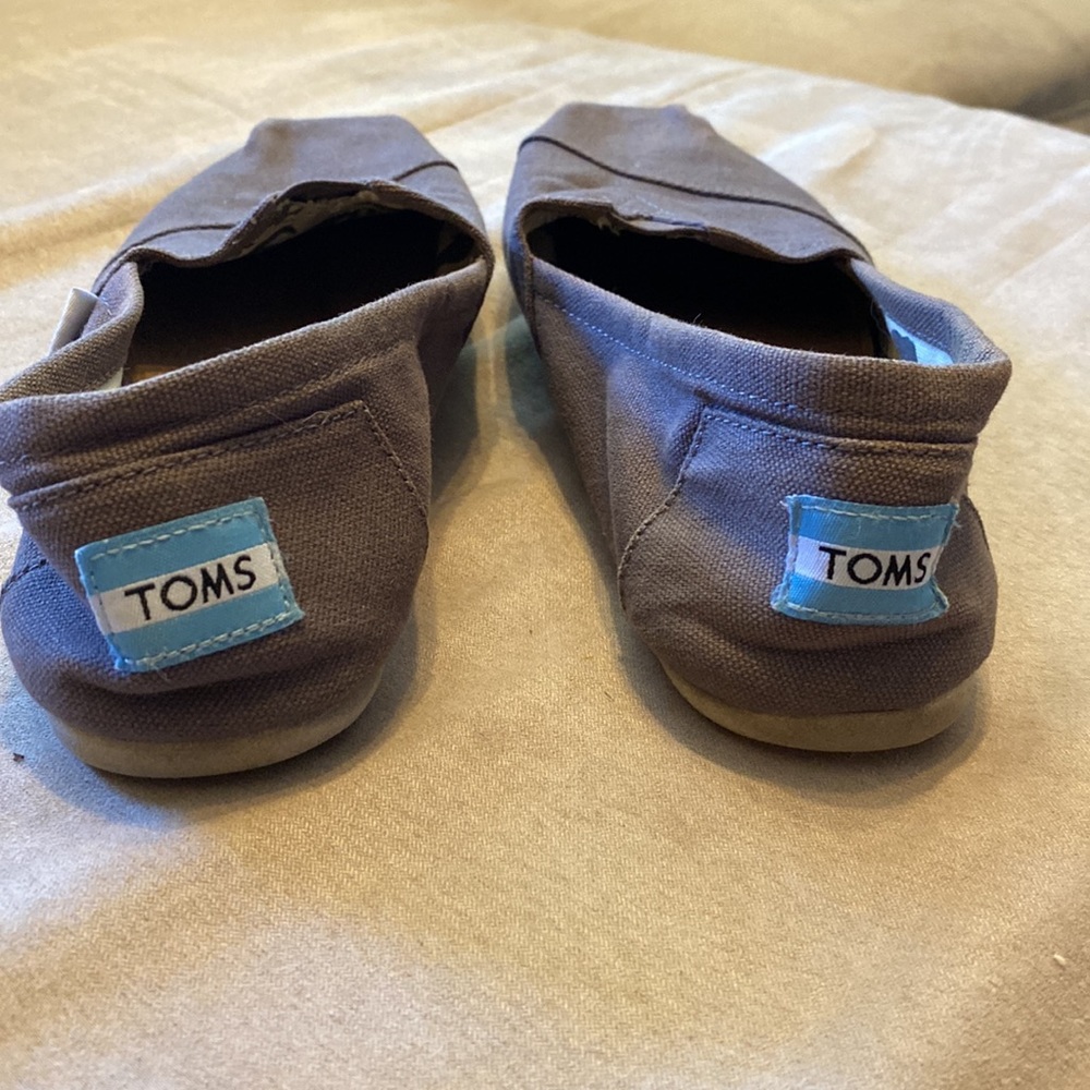 Toms (Gray) - Picture 2 of 5